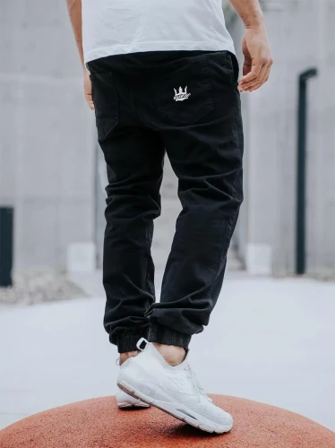 spodnie-jeansowe-jogger-ze-sciagaczem-meskie-czarne-jigga-wear-crown_1.webp
