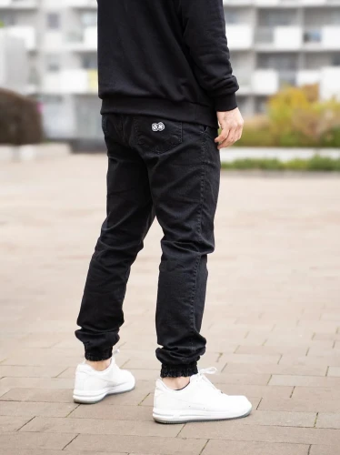 spodnie-jeansowe-jogger-ze-sciagaczem-meskie-czarne-lucky-dice_9 (2).webp