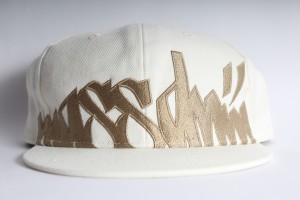 CZAPKA Z DASZKIEM MASS DENIM BEIGE/ GOLD 
